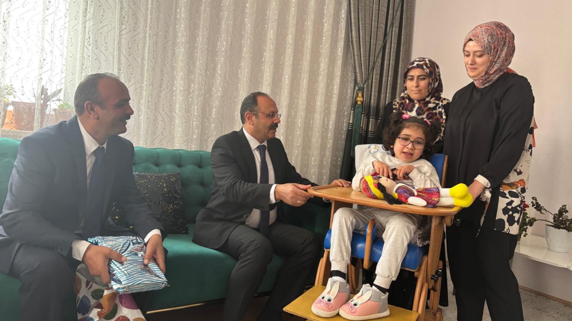 ÇOCUK BAYRAMINDA ÇOCUKLARIMIZI ZİYARET ETTİK